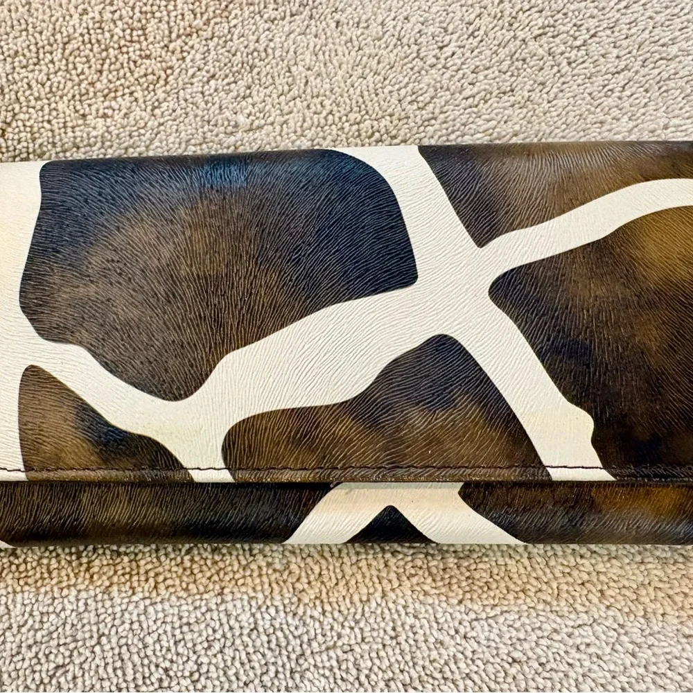 Dooney & Bourke Giraffe Print Shoulder Bag with Wallet - Picture 8 of 11